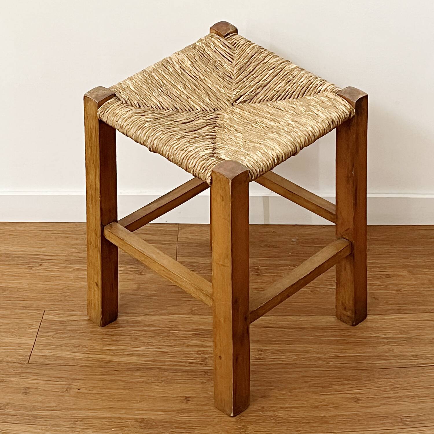 Tabouret en paille