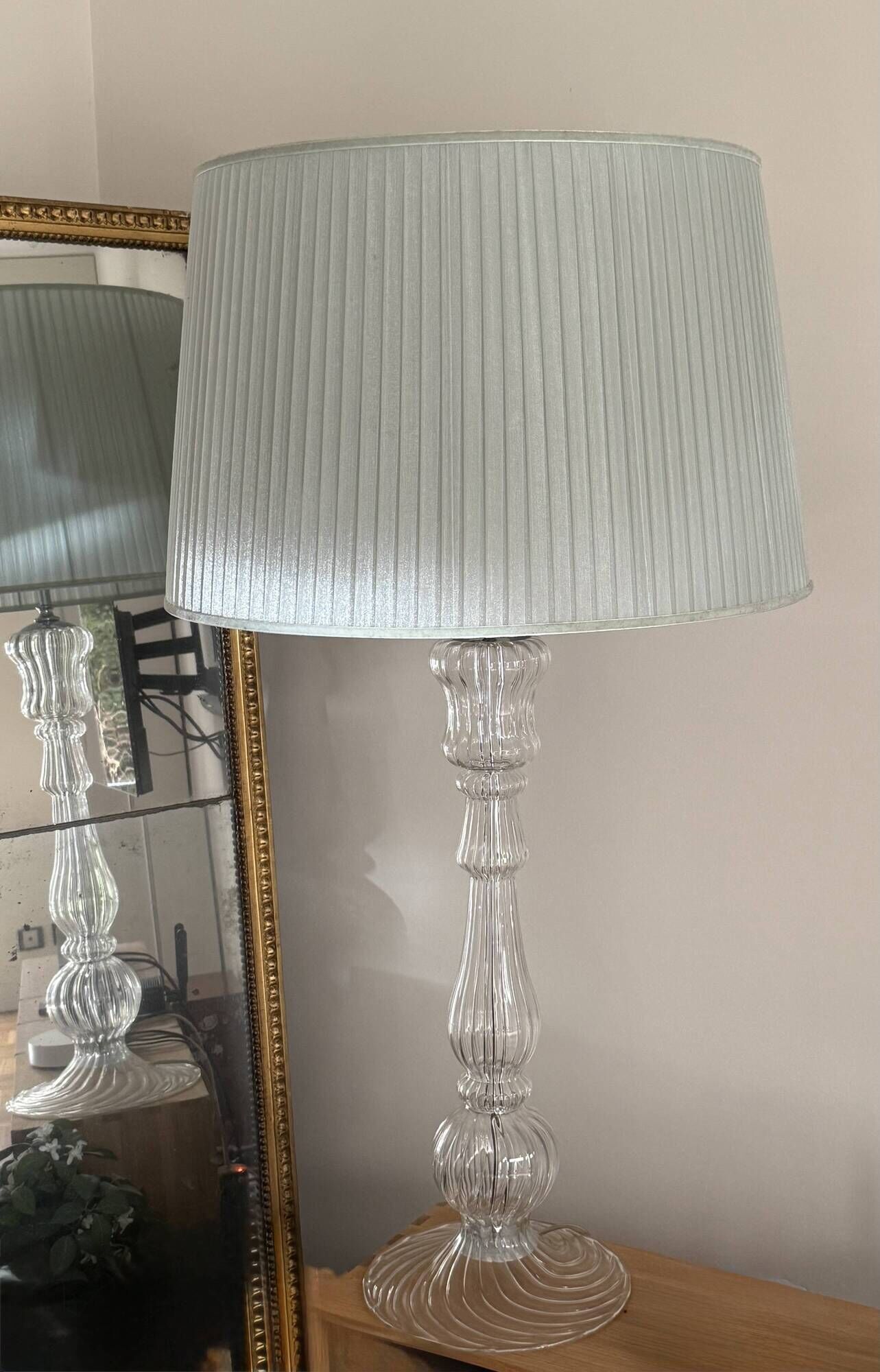 Table lamp – Murano glass base – White pleated shade