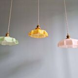 Trio de suspensions Art Déco en opaline colorée, années 1930