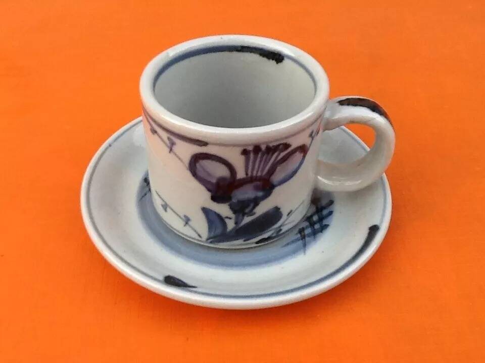 4 coffee cups / saucers glazed ceramic