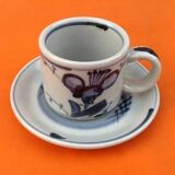 4 coffee cups / saucers glazed ceramic