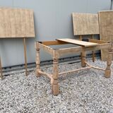 Extendable stripped farm table