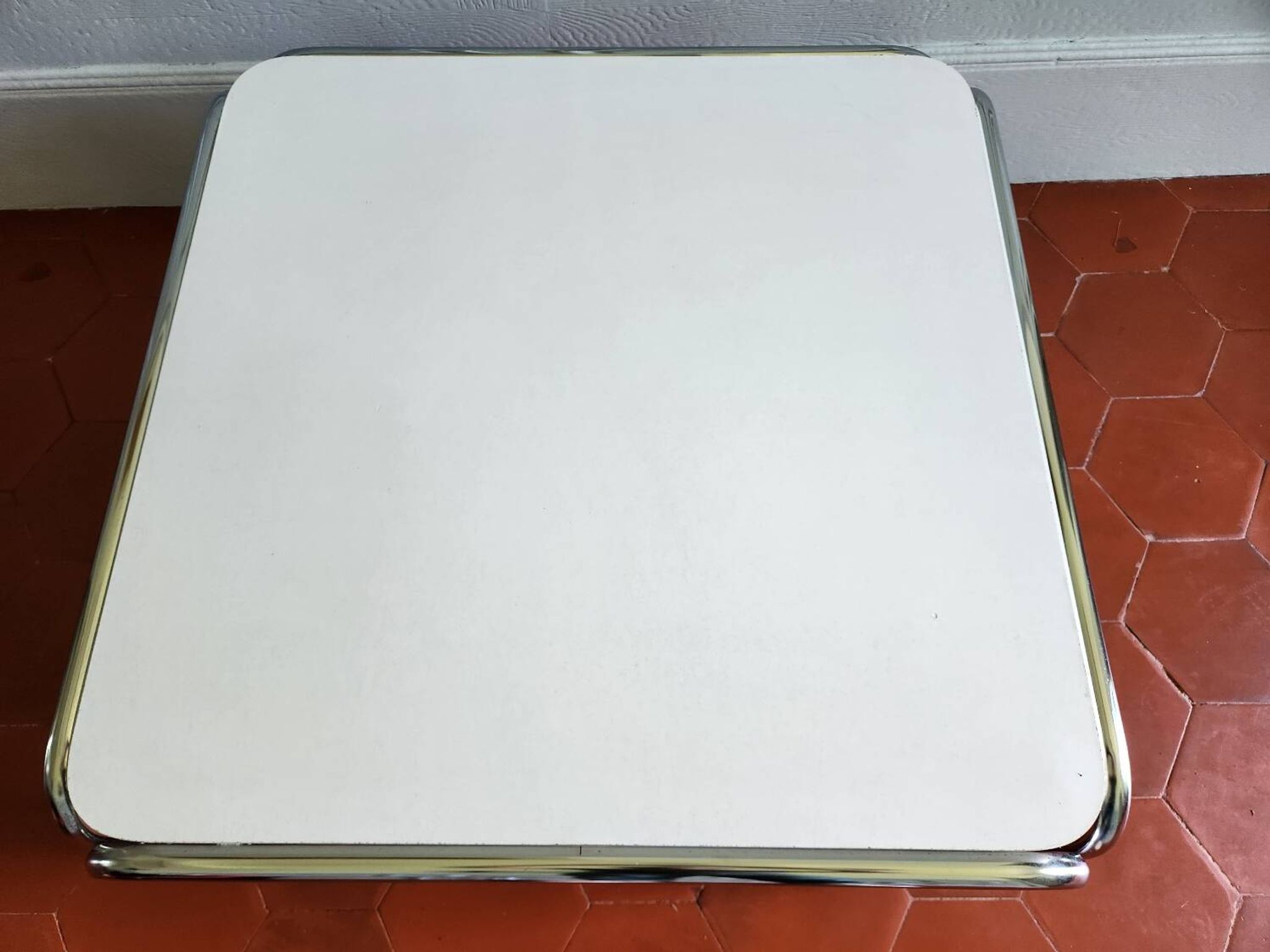 Chrome coffee table 70