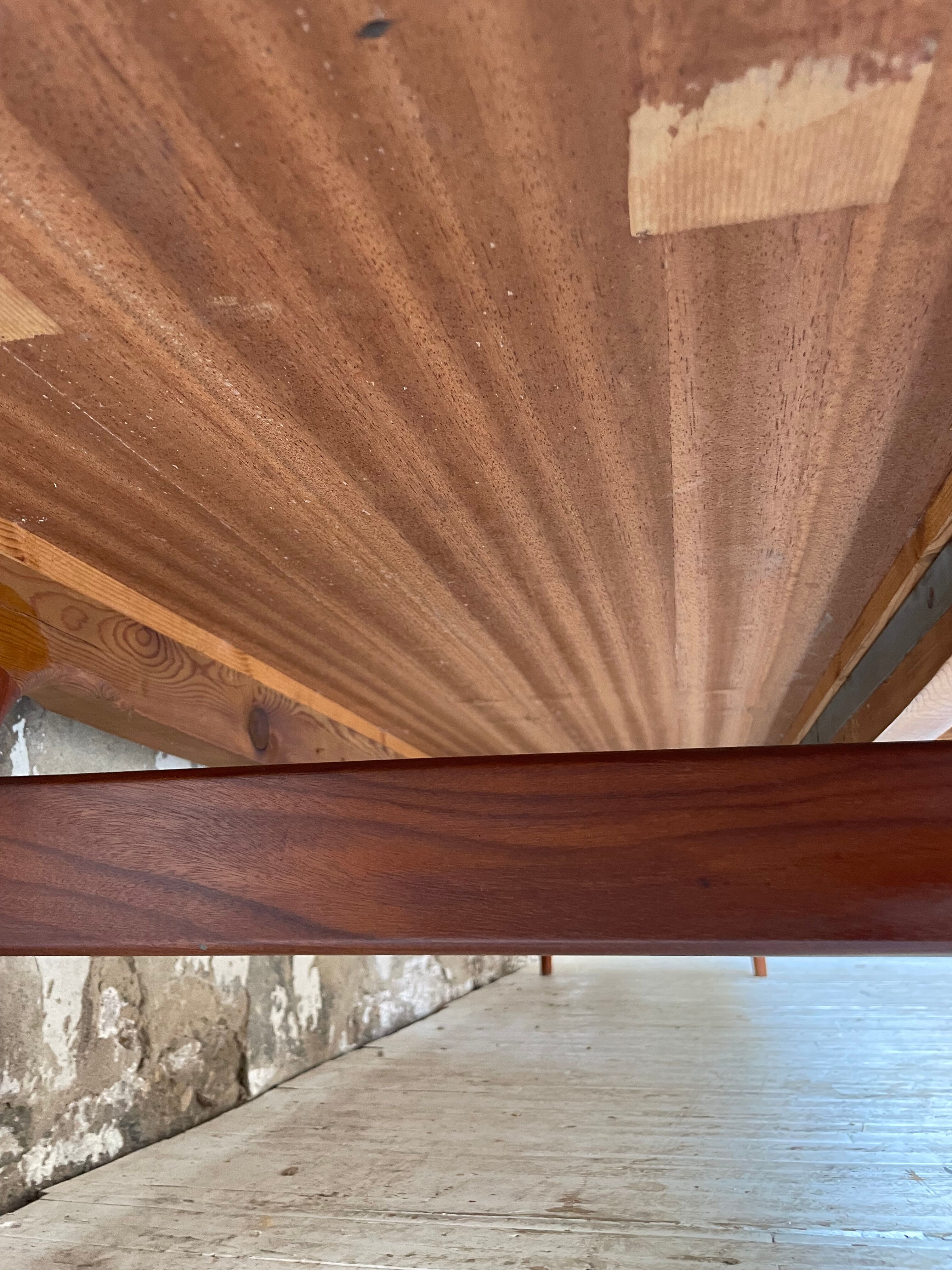 Teak row Johannes Andersen Samcom