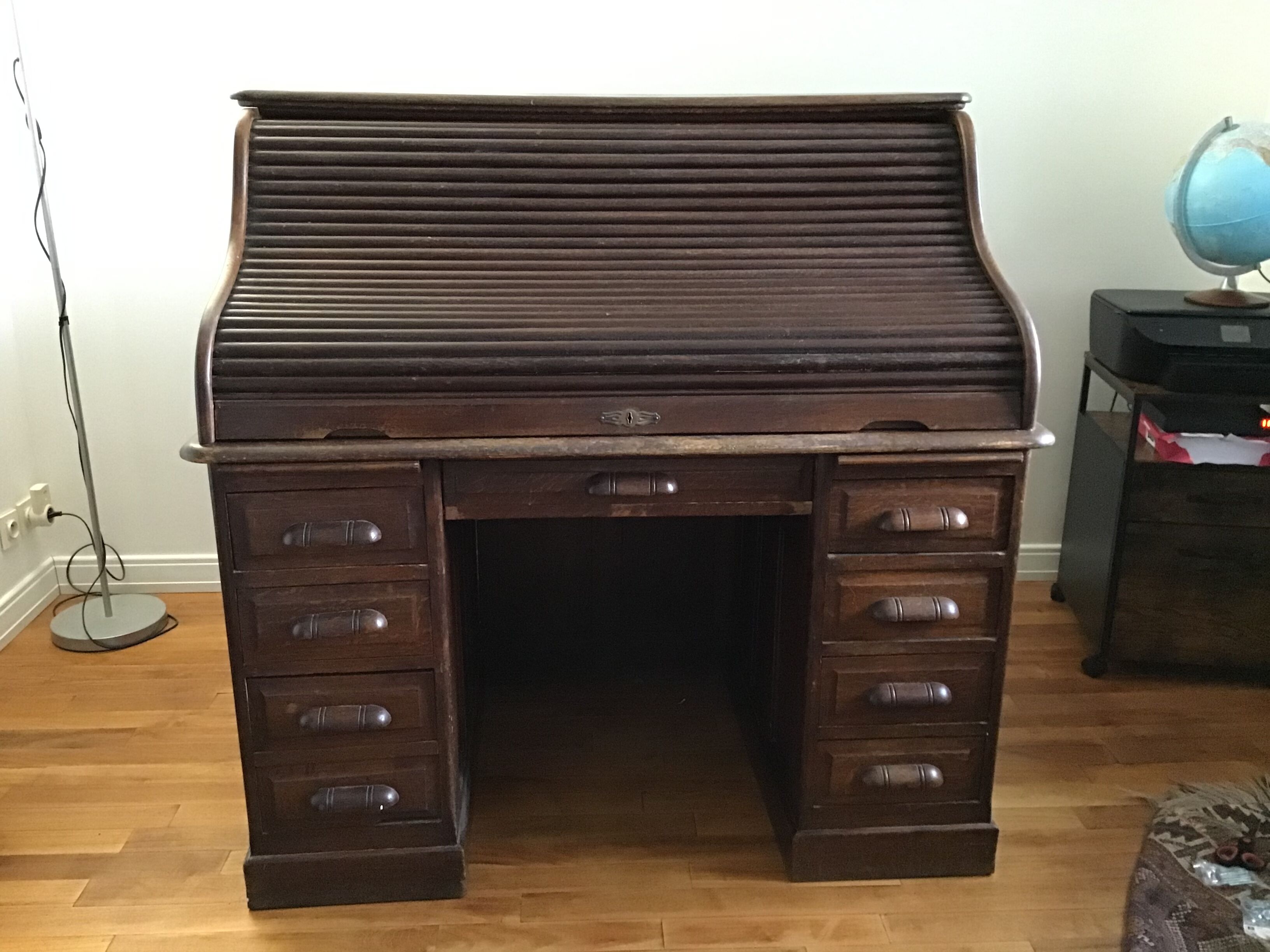 American s-curtain desk