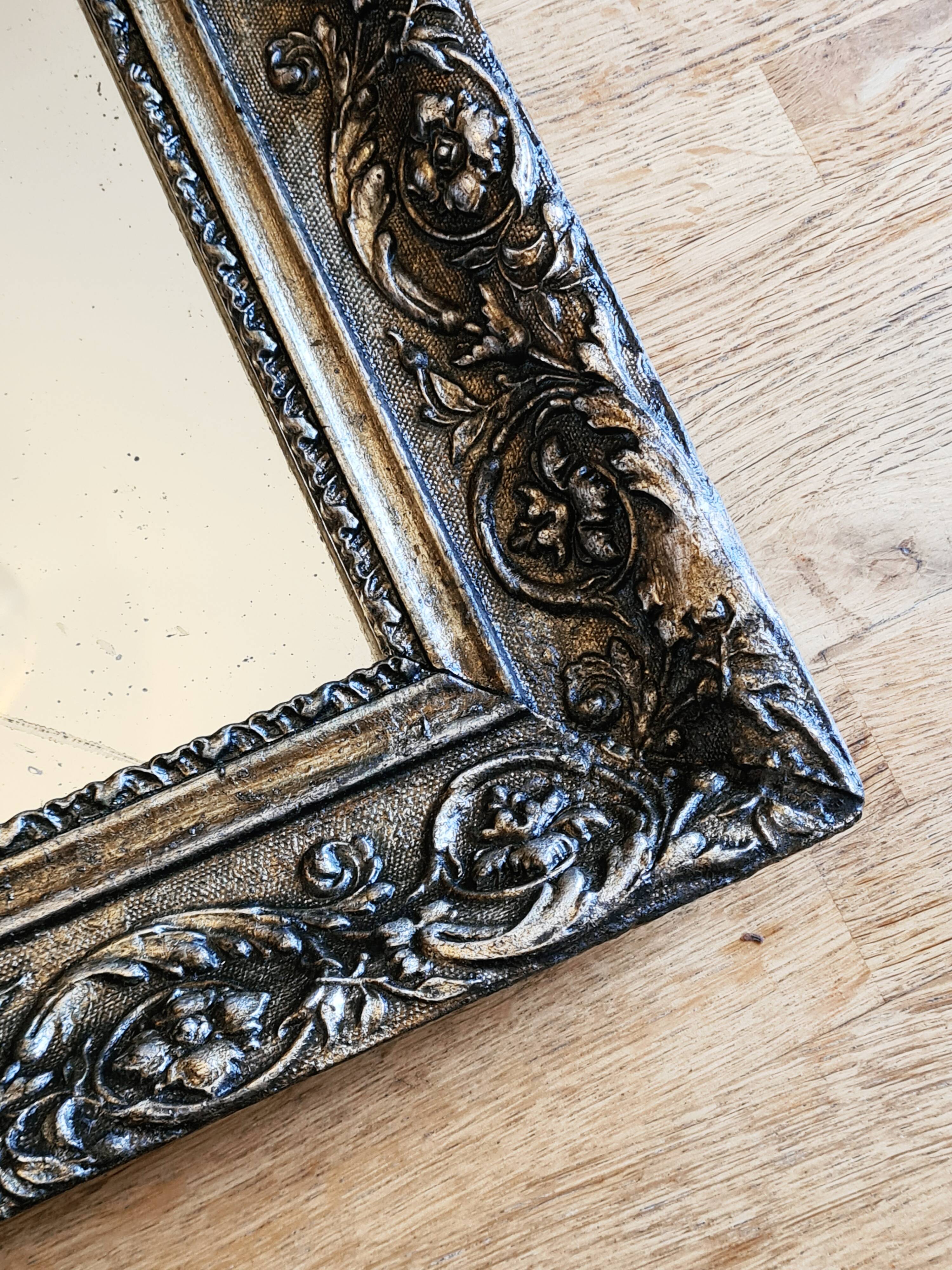 Antique silvered mirror "Barthélémy" – elegance and poetry of time