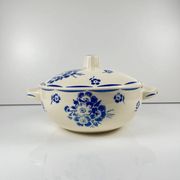 Half-porcelain soup tureen from Badonviller, blue flower pattern, early 20th century.