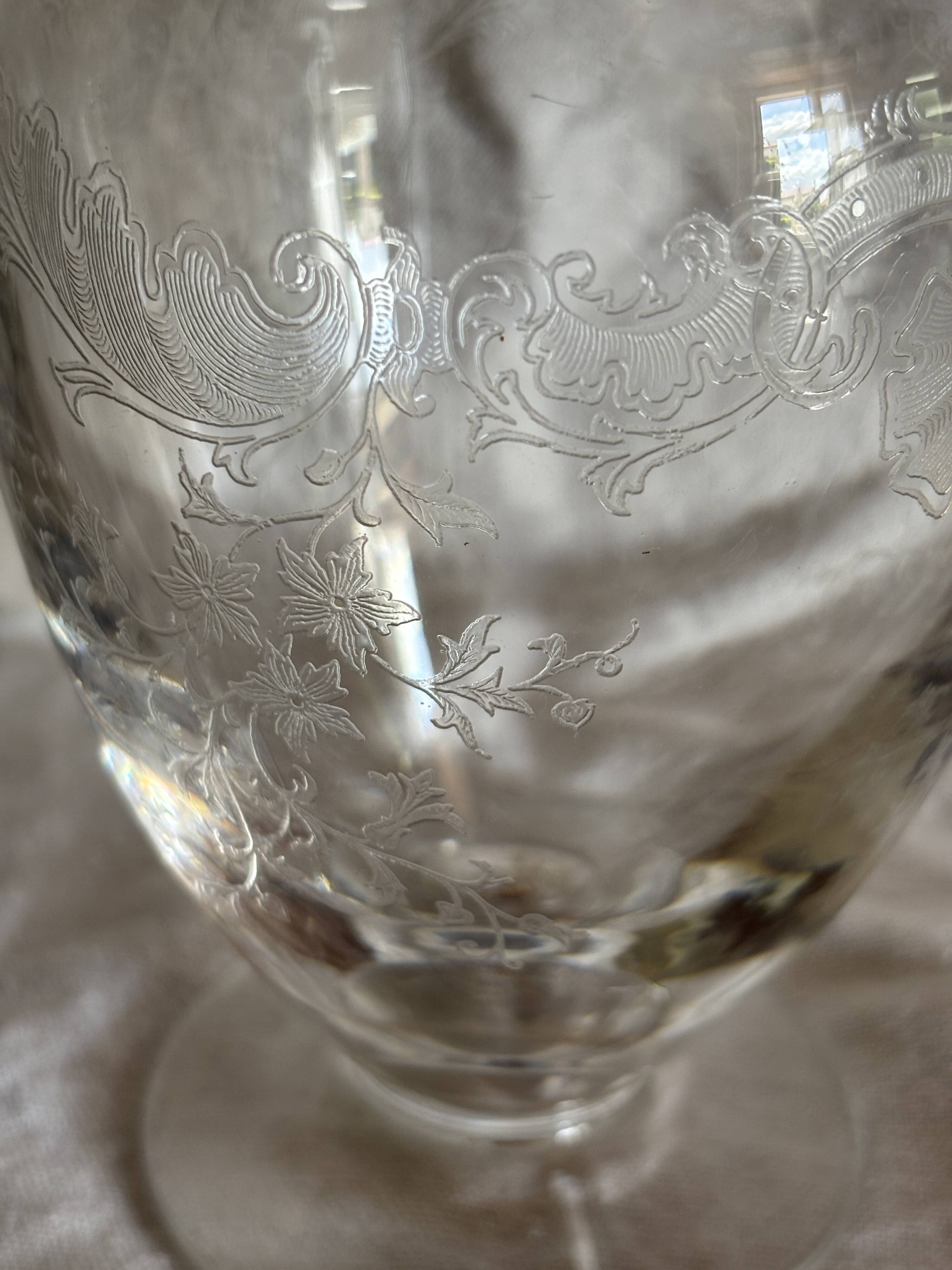 Antique engraved crystal carafe – floral decoration – matching Saint-Louis