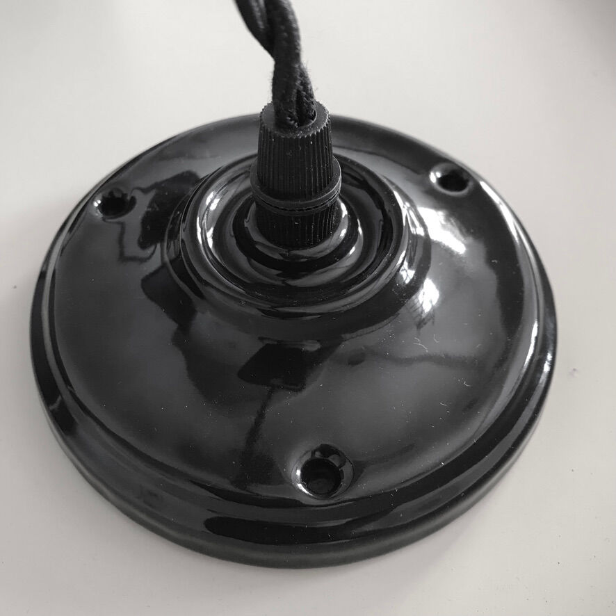 Black metal lampshade suspension