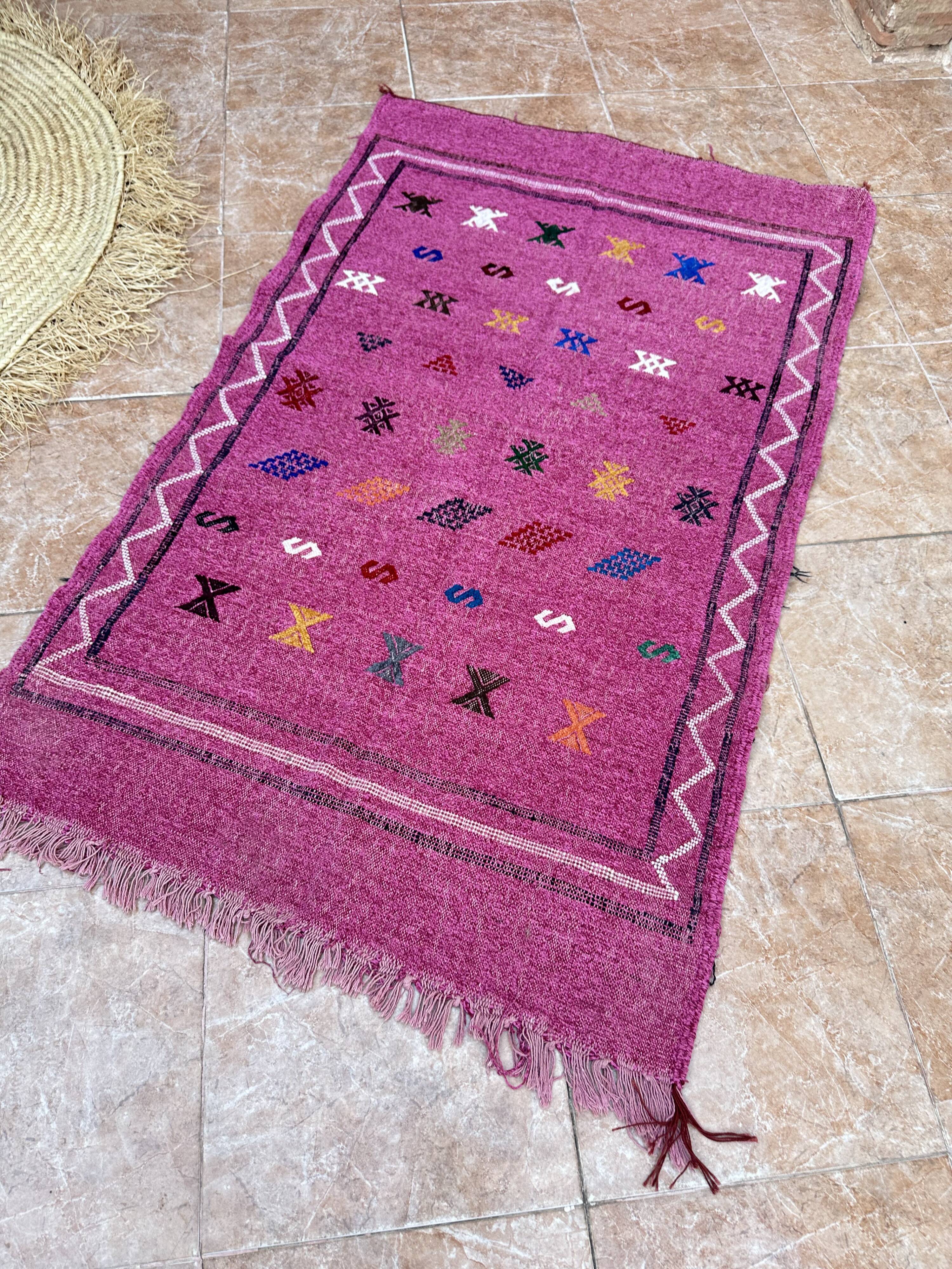 Handmade Berber wool rug: Moroccan Kilim Boho floor rug