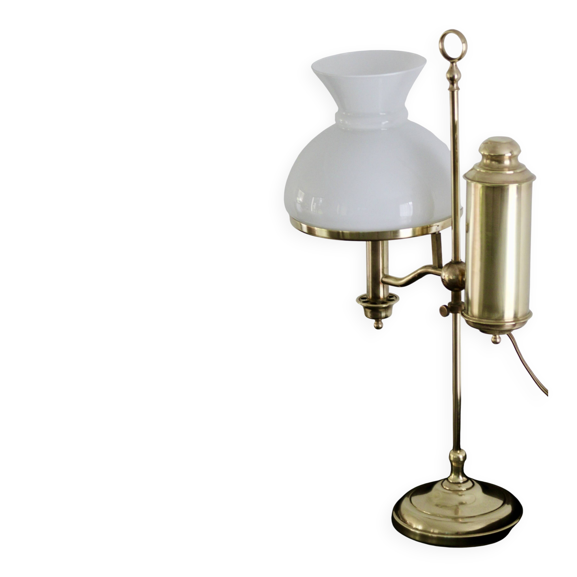 English Quinquet lamp in brass and opaline.