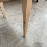 Farmhouse table spindle legs