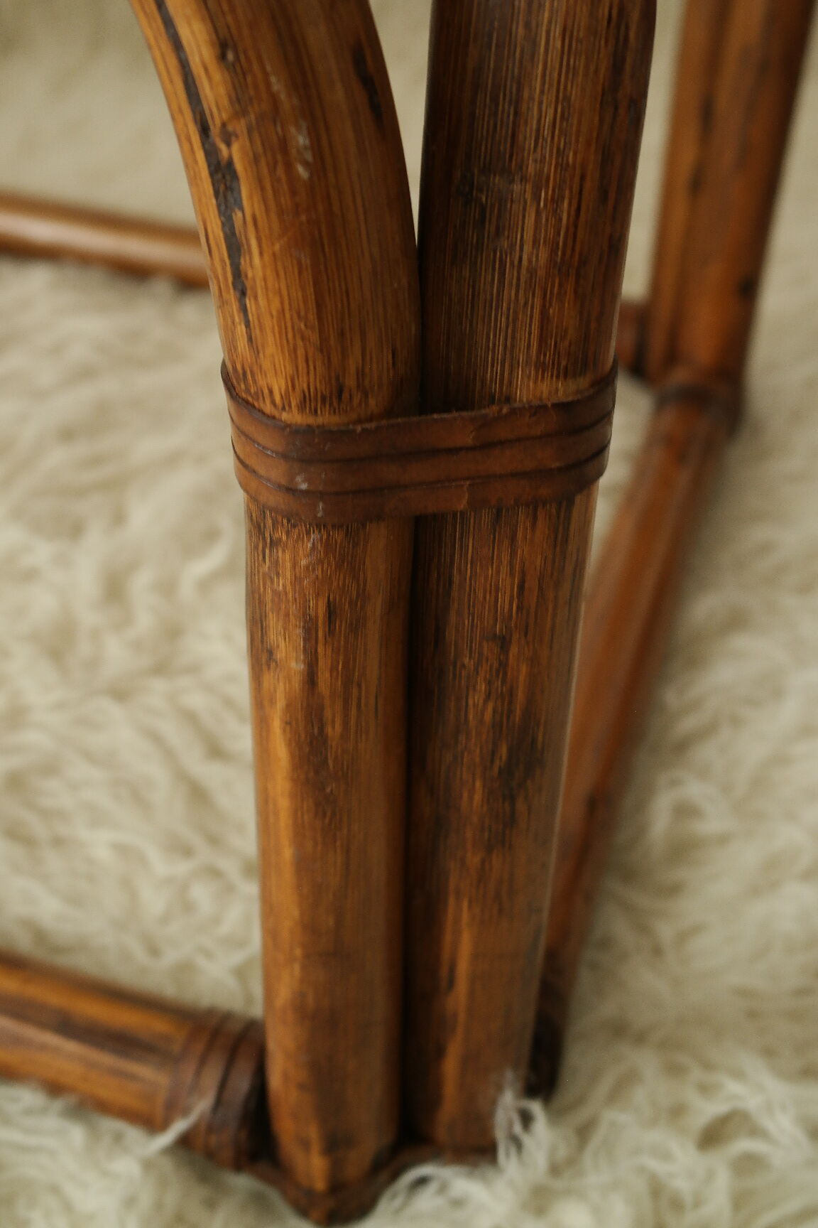 Table basse en bambou et verre fumé vintage