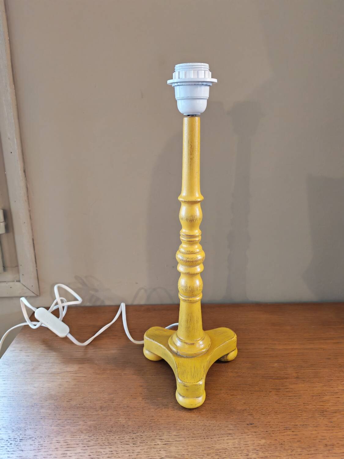 Paire de pieds de lampe bois tourné vintage.