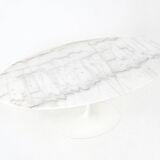 Oval dining table by Eero Saarinen for Knoll International, 1960s.