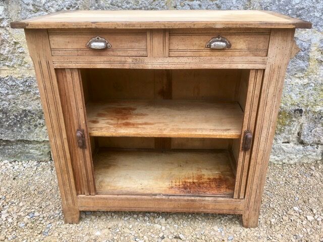 Small Parisian buffet sliding doors