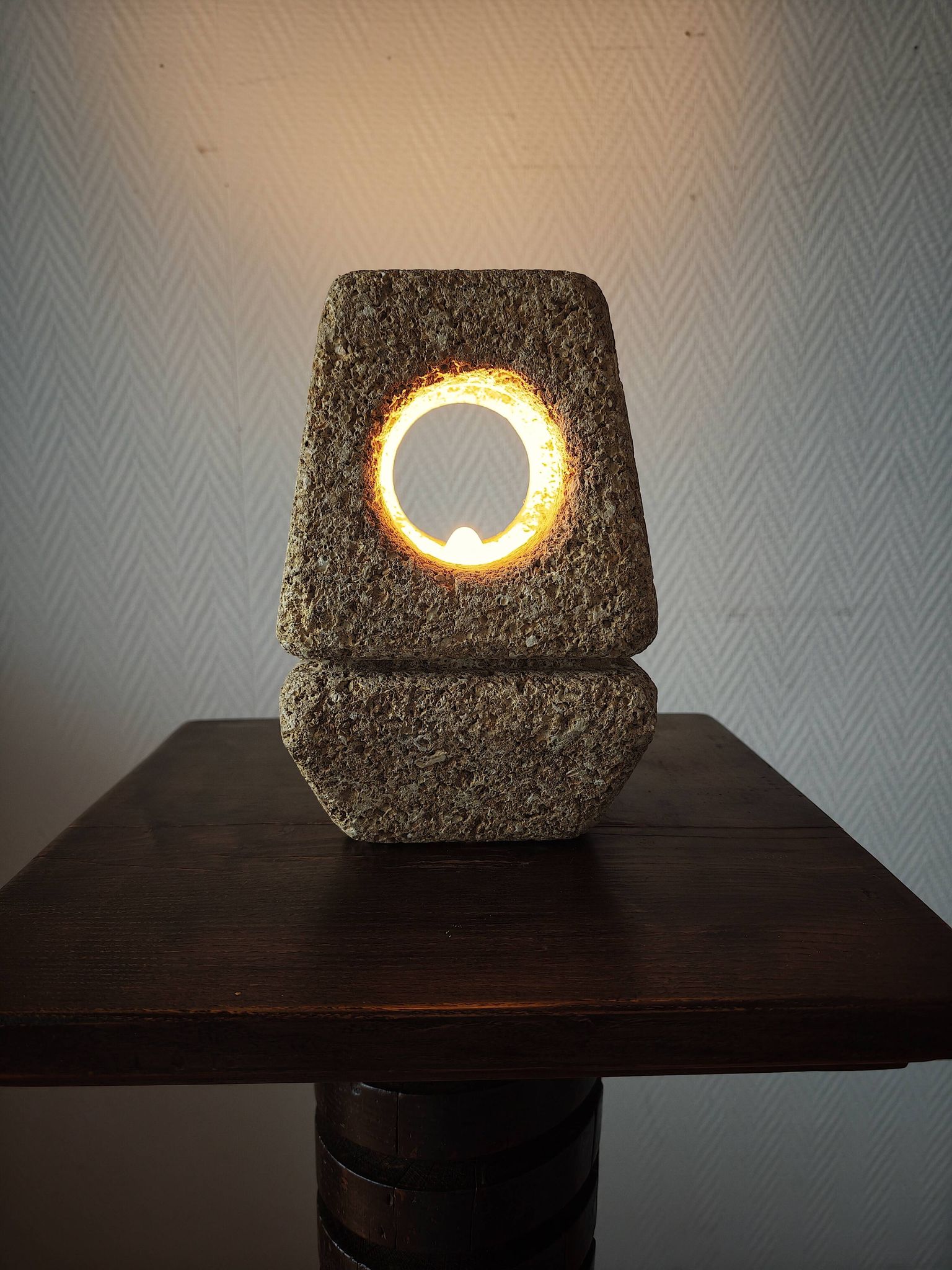 Sculptural lamp in stone 1960-70