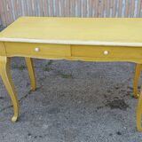 Very pretty table with 2 large drawers