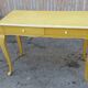Table jaune à 2 tiroirs
