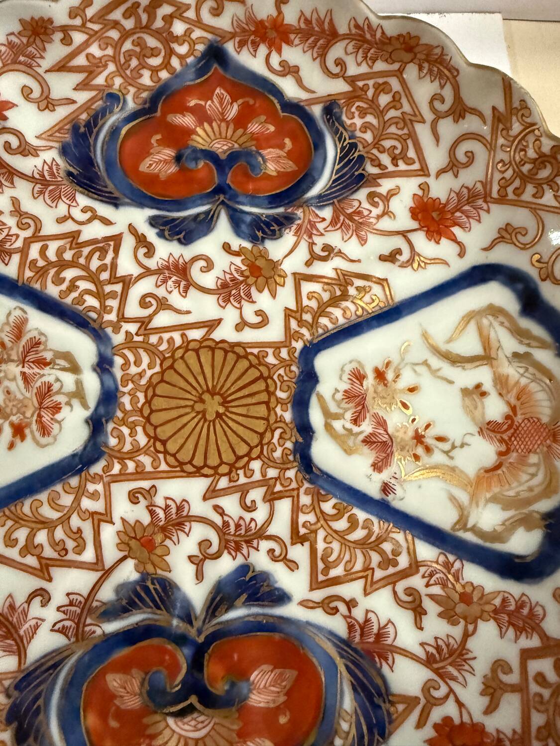 Plat rond en porcelaine Imari