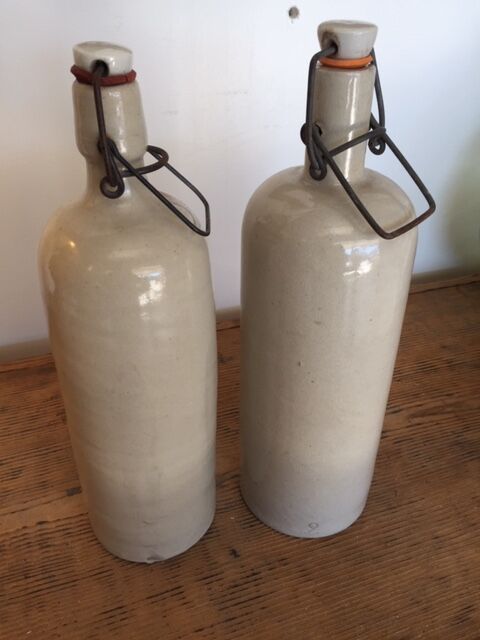 Enamelled sandstone bottles