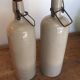 Lot de 2 bouteilles en grès émaillé