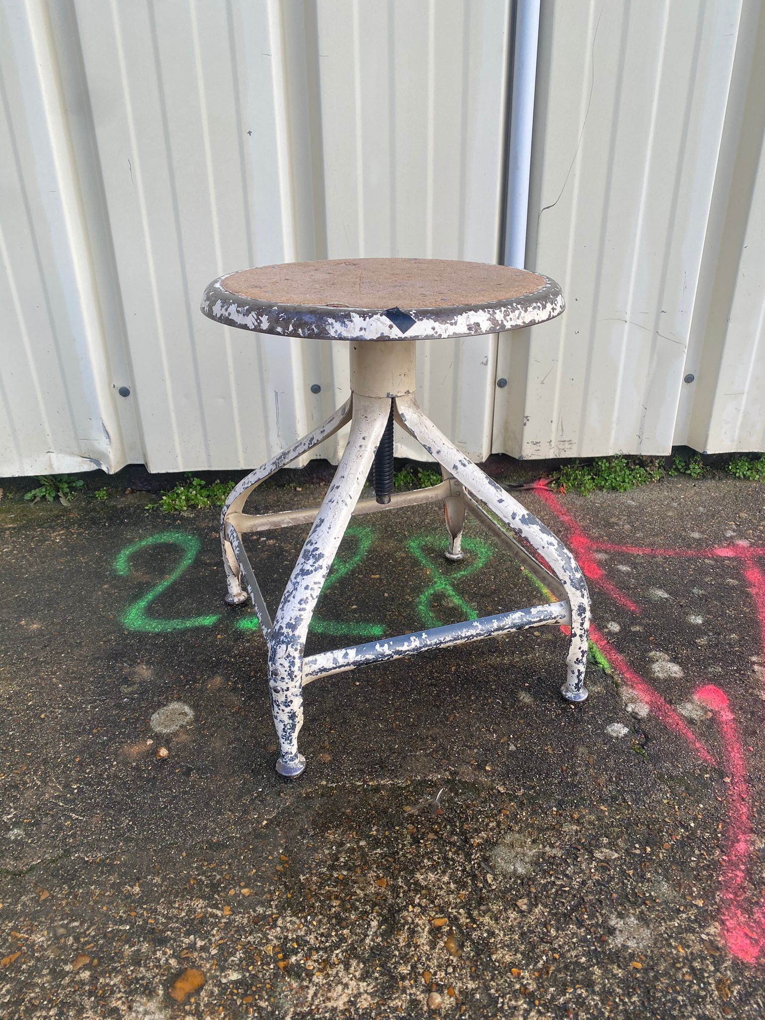 Industrial stool feet bienaise style