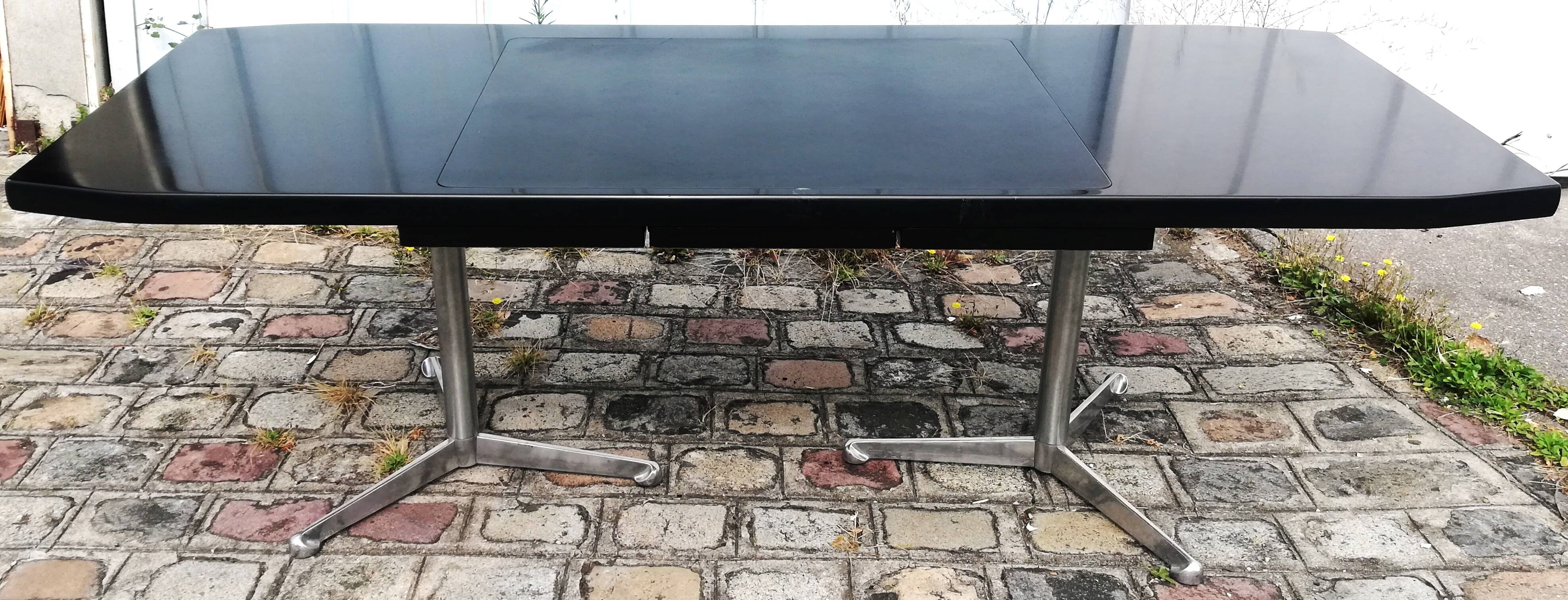 Boomerang T96 desk, Tecno