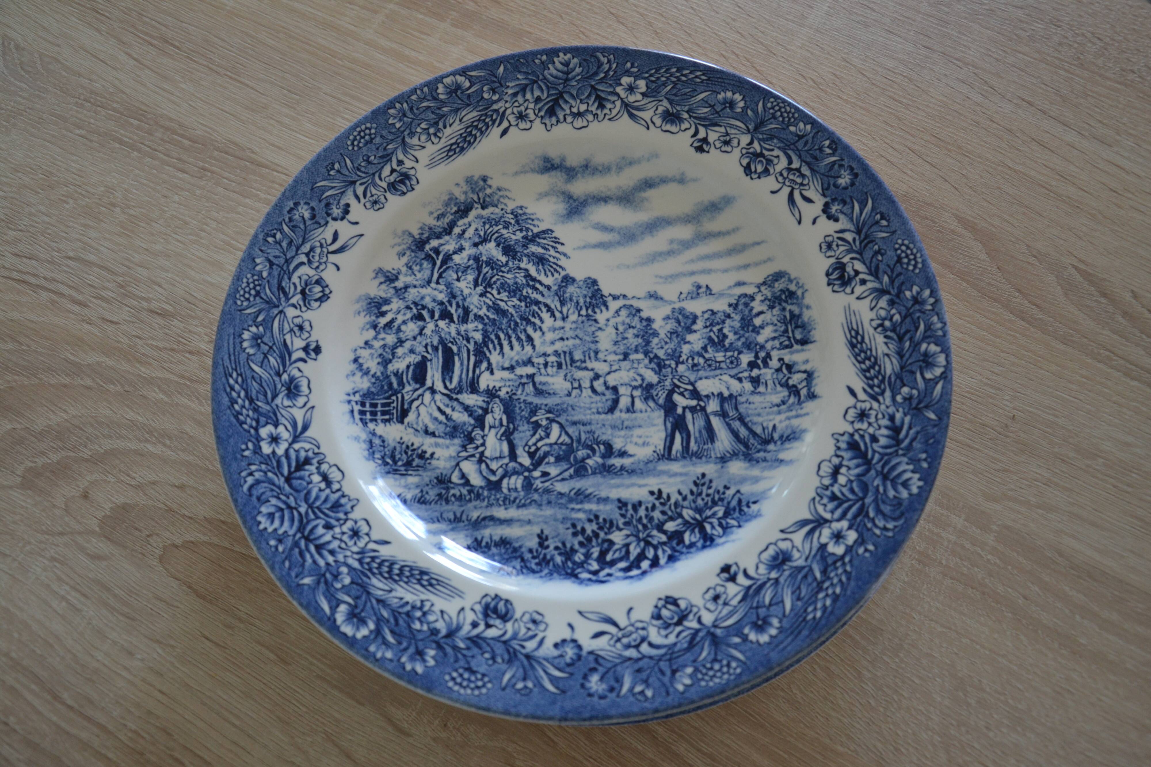 6 flat plates Churchill England