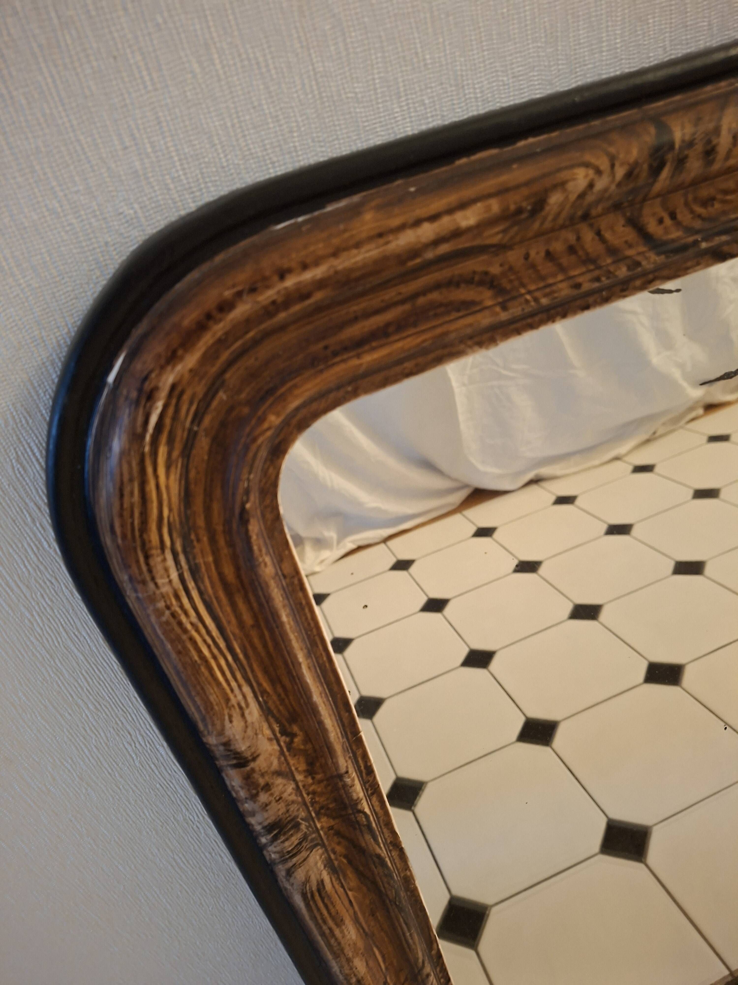Antique Louis-Philippe mirror in stucco – Superb faux-wood decoration
