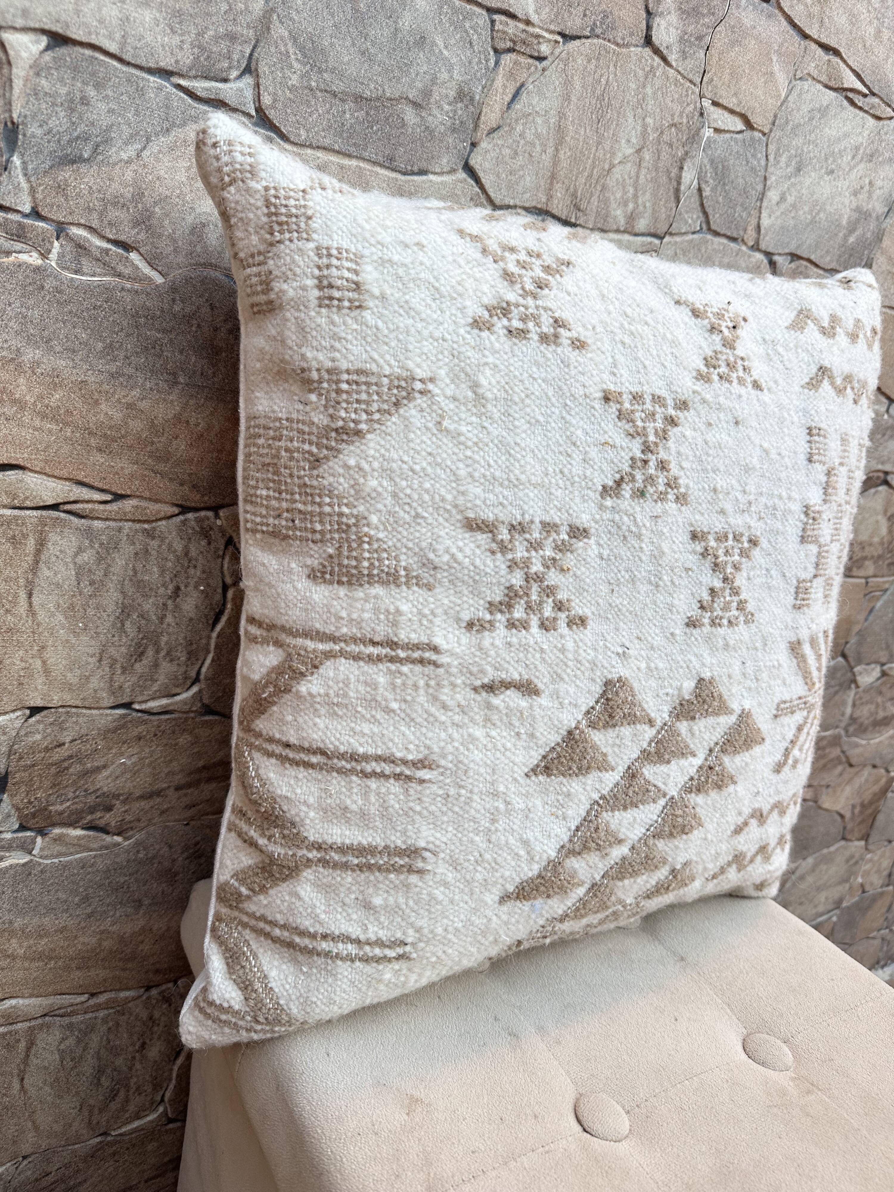 Handmade Berber wool cushion: Moroccan Kilim cushion (45x45cm)