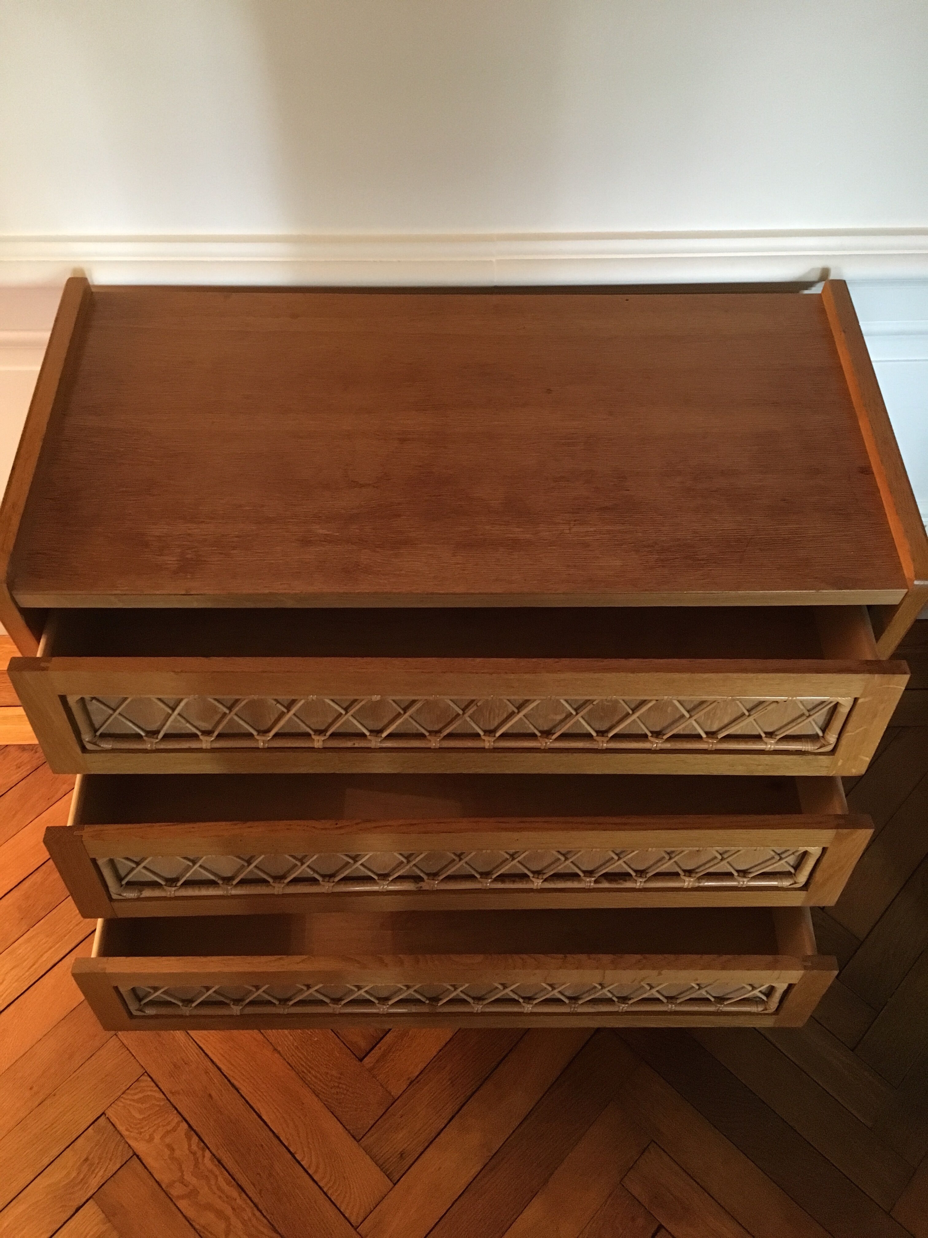 Commode en rotin vintage