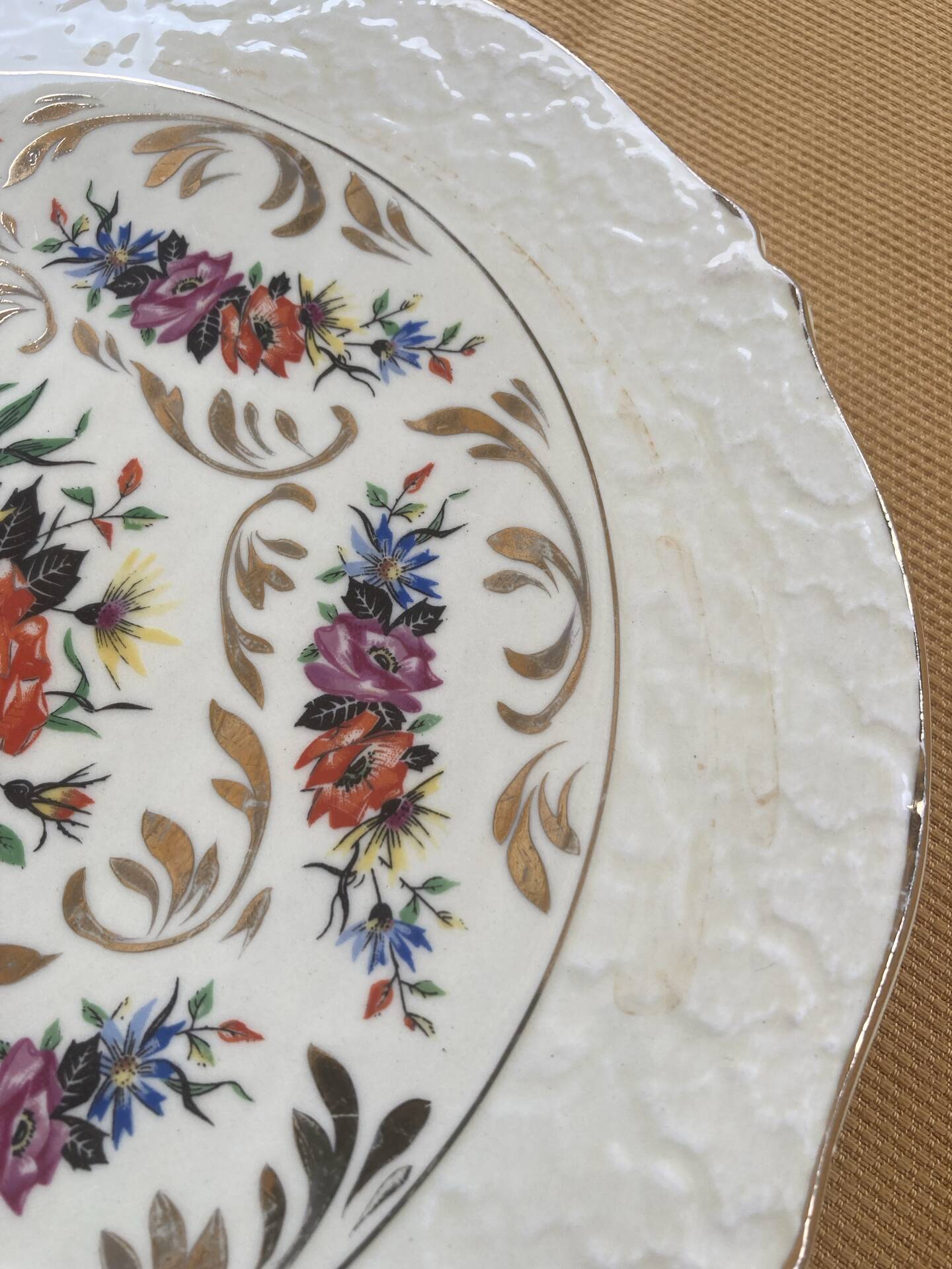 Presentation platters in artistic ceramic from the brand Cernanord Fr.