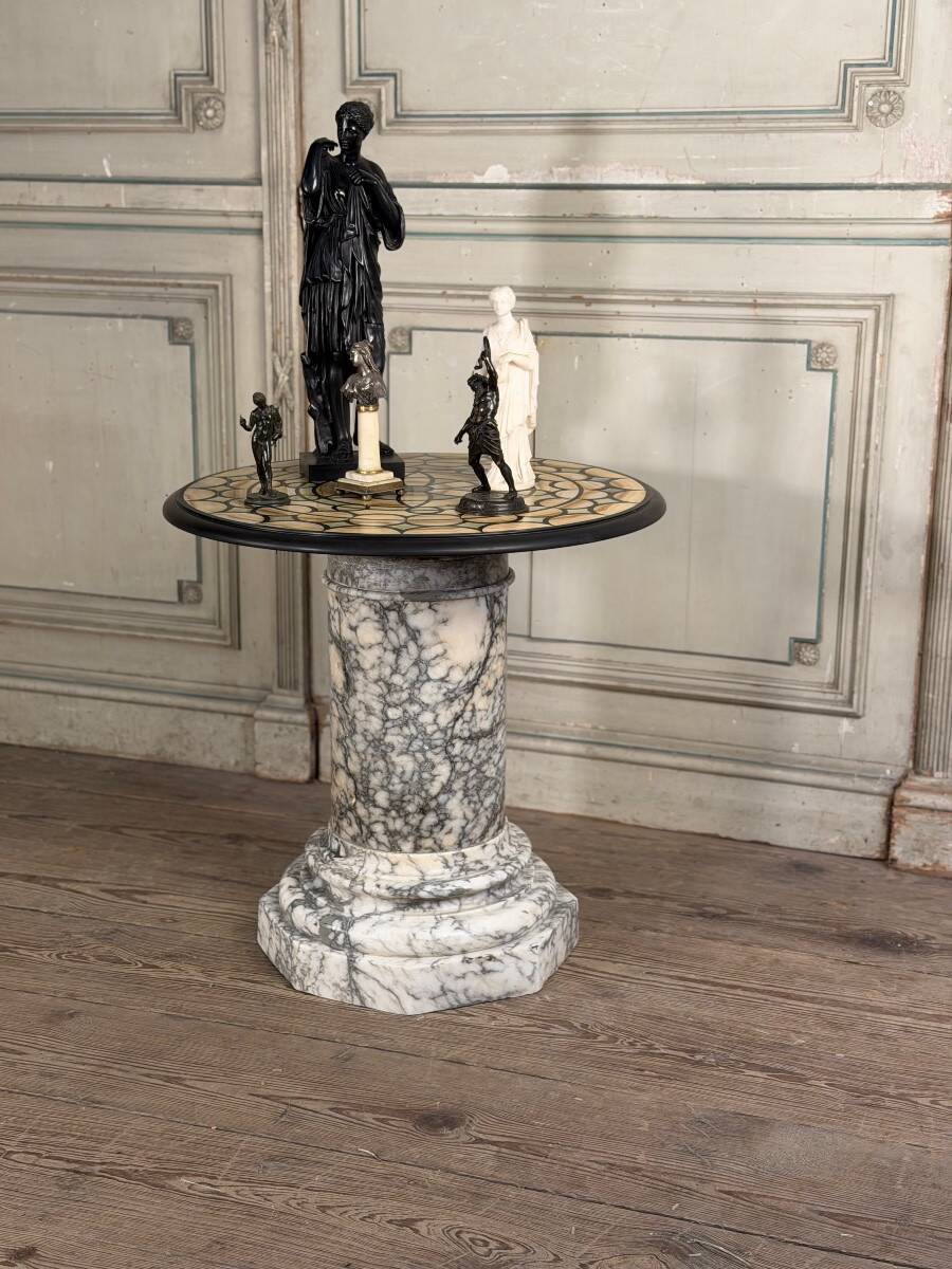 Marbre, albâtre et onyx, table d’appoint vers 1900