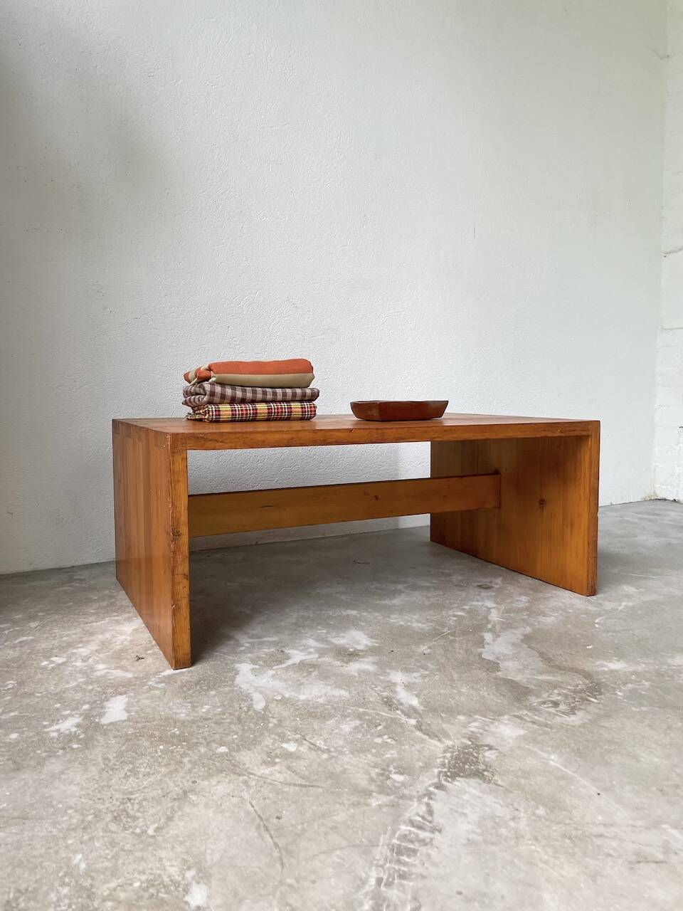 Maison Regain pine coffee table
