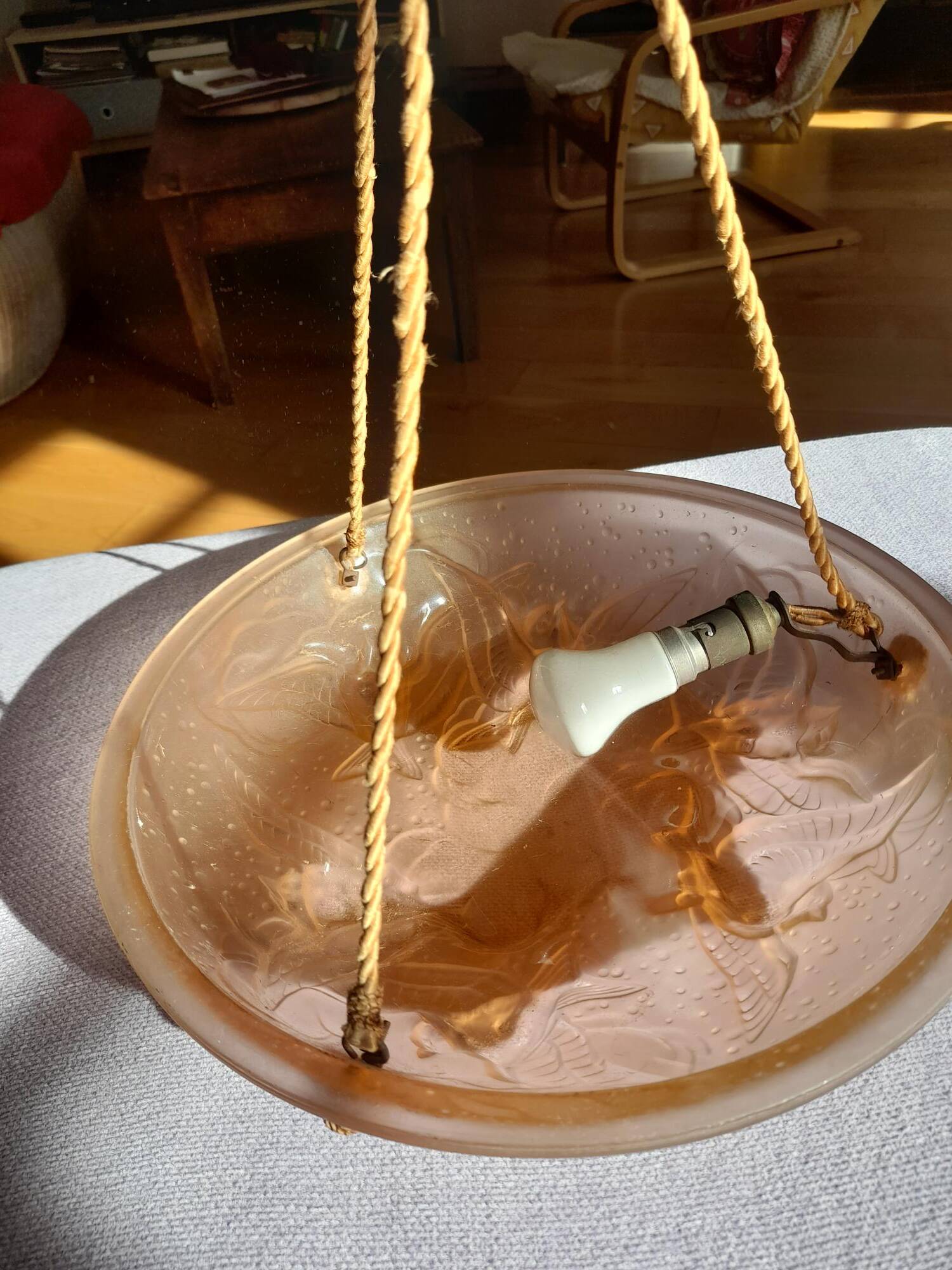 Glass paste lustre, pink