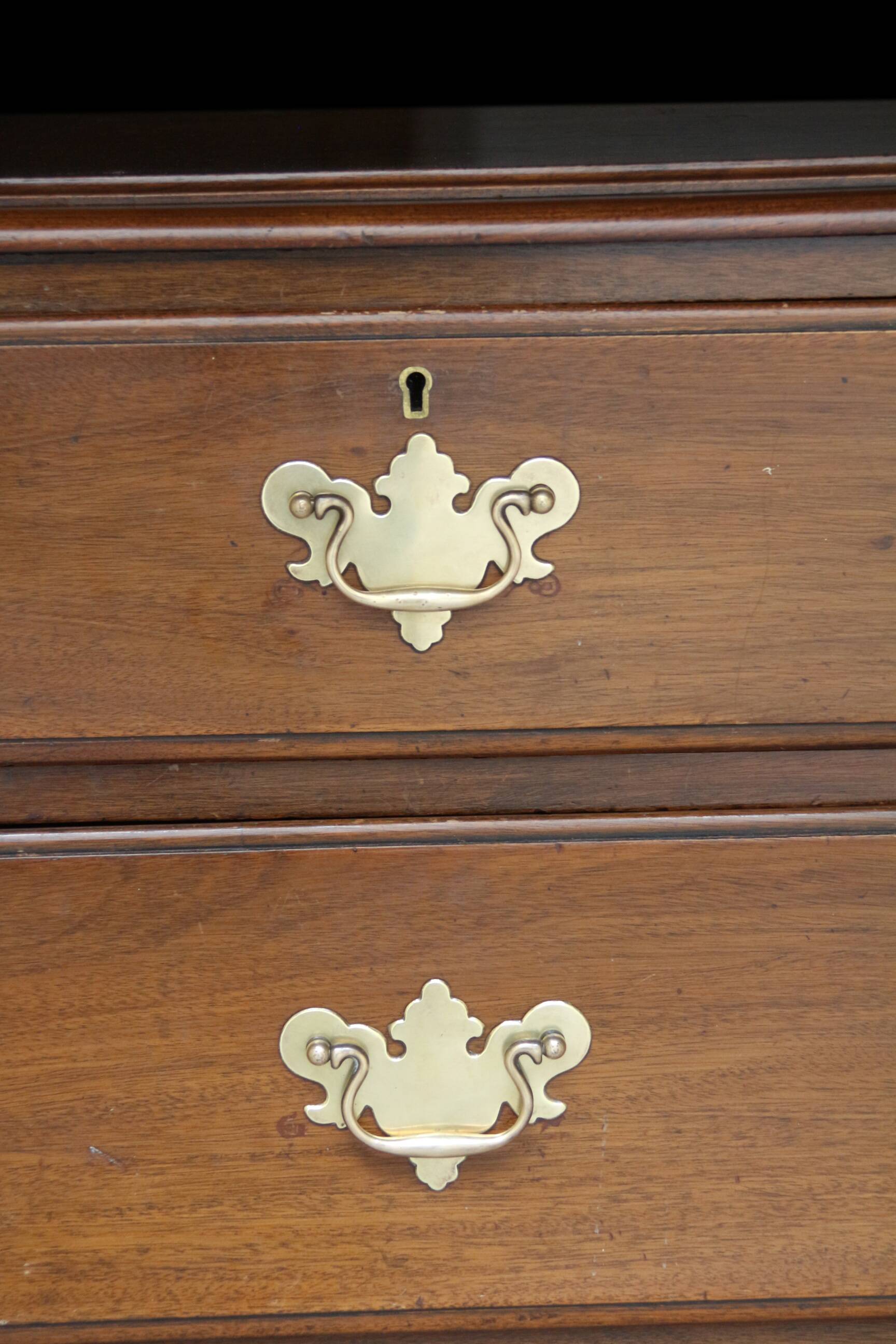 Adorable Edwardian commode in solid mahogany! Around 1900.