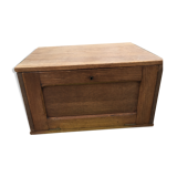 Furniture to lay or hang in oak