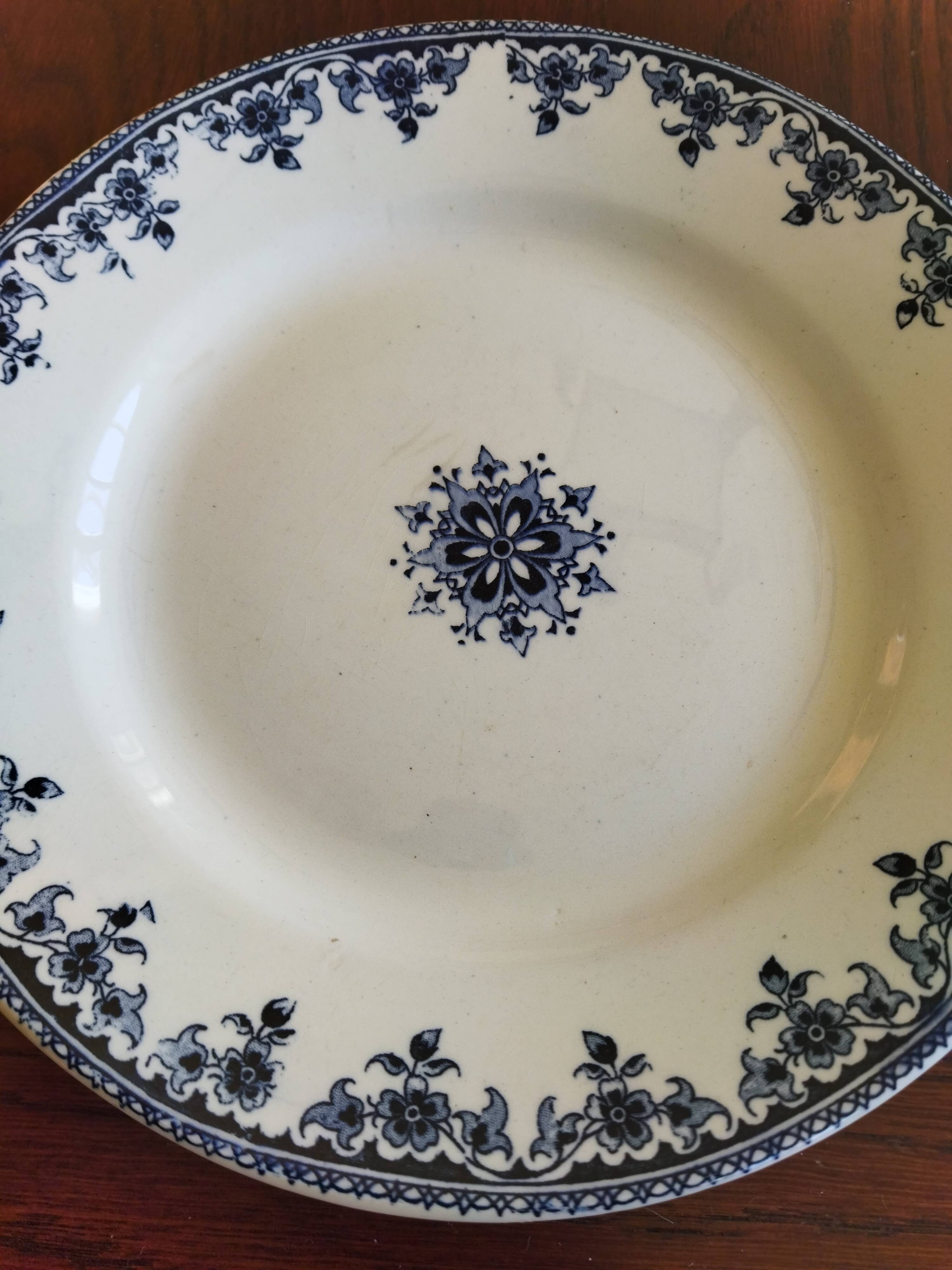 8 iron earthenware plates (St Amand Hamage HB & Cie Sarreguemines Digoin)