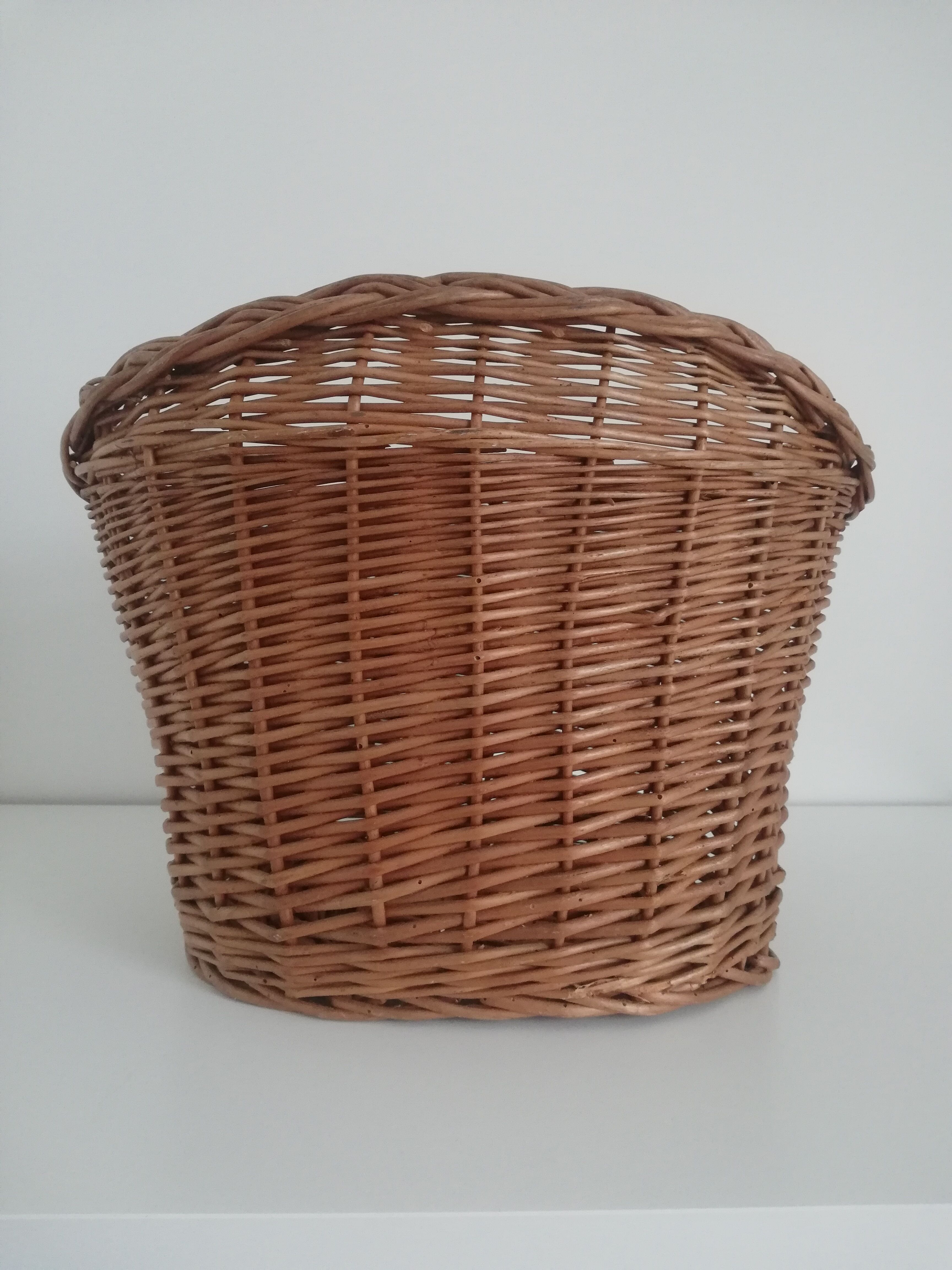 Vintage wicker basket for bicycle