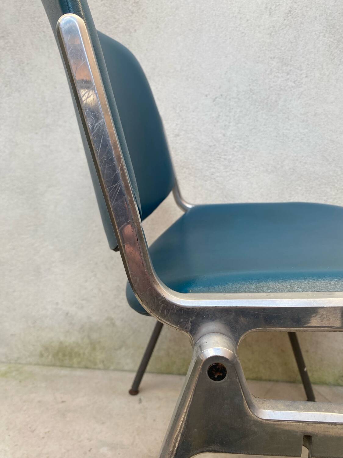 Chaise design vintage 106 signée Castelli – Icône du design