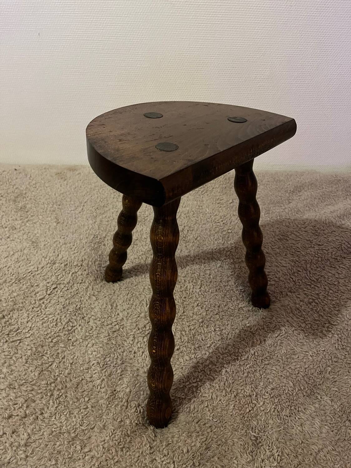 Tabouret tripode bois