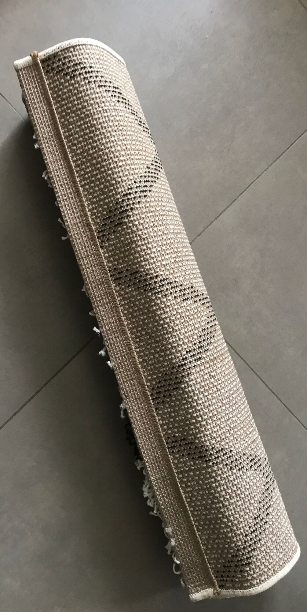 Tapis de style ethnique berbère écru et losange noir 80 x 140 cm