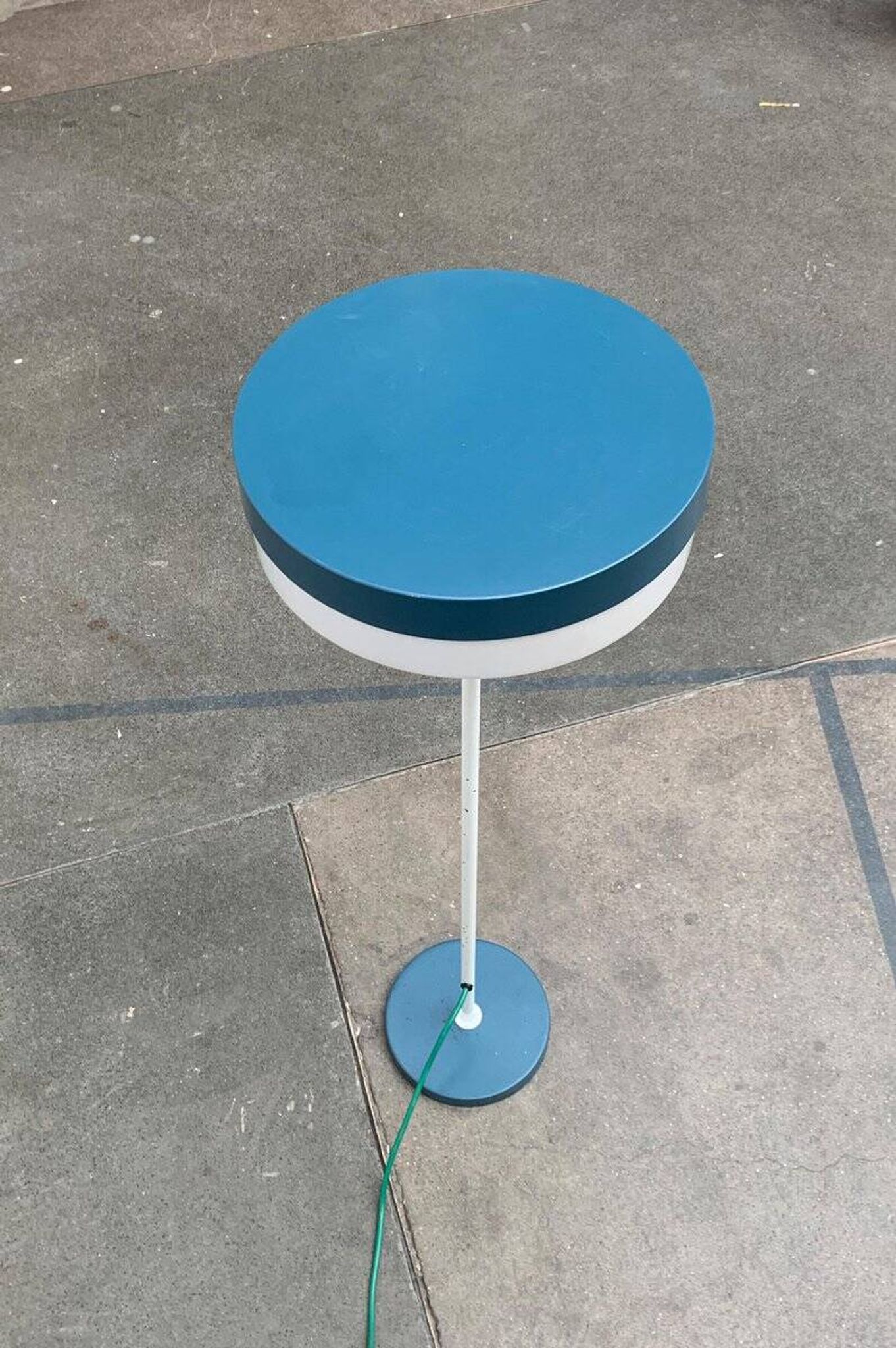 Lampadaire minimaliste de Bega, Allemagne