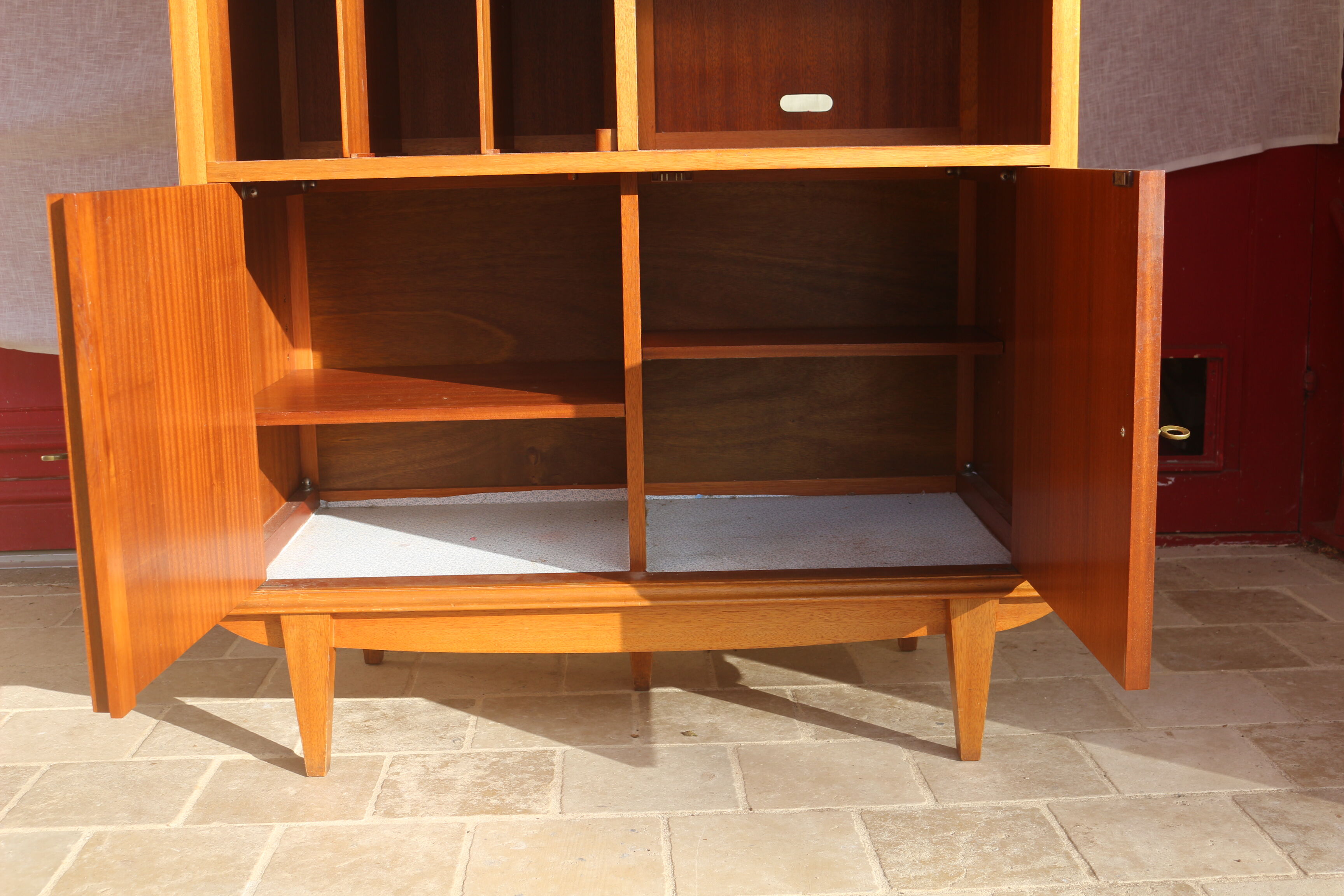 Vintage oak chest of drawers with vinyl storage, Year 1960. Ref Willy