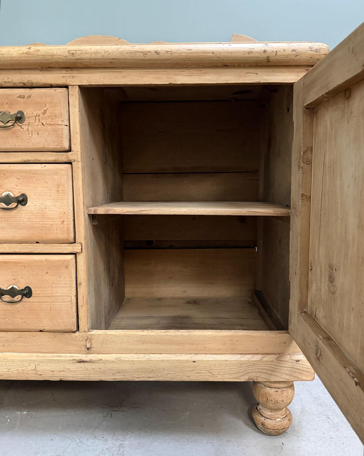 Large English chest of drawers (renovated)