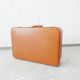 Valise de couleur cognac, valise dure