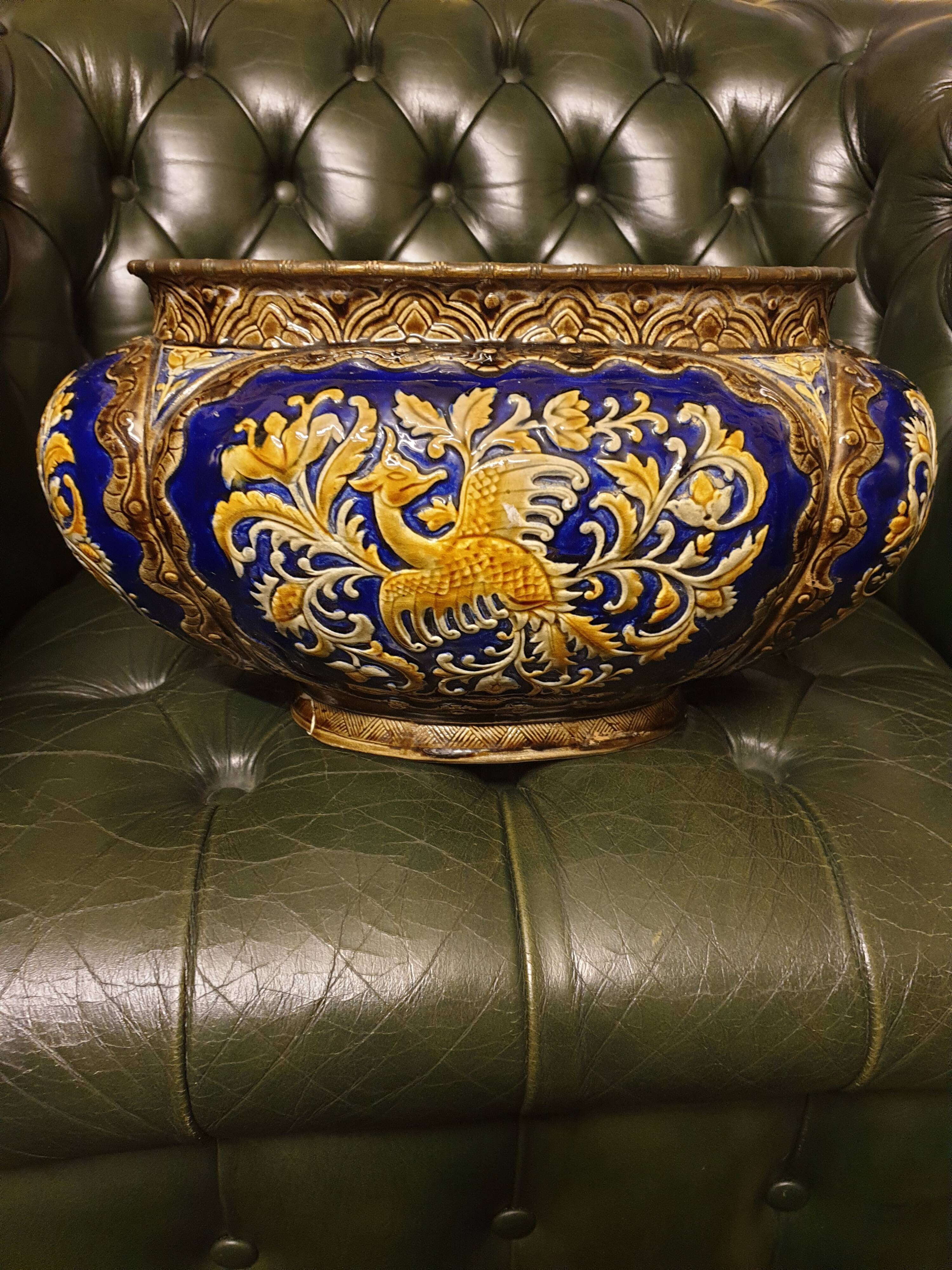 Enamelled earthenware planter