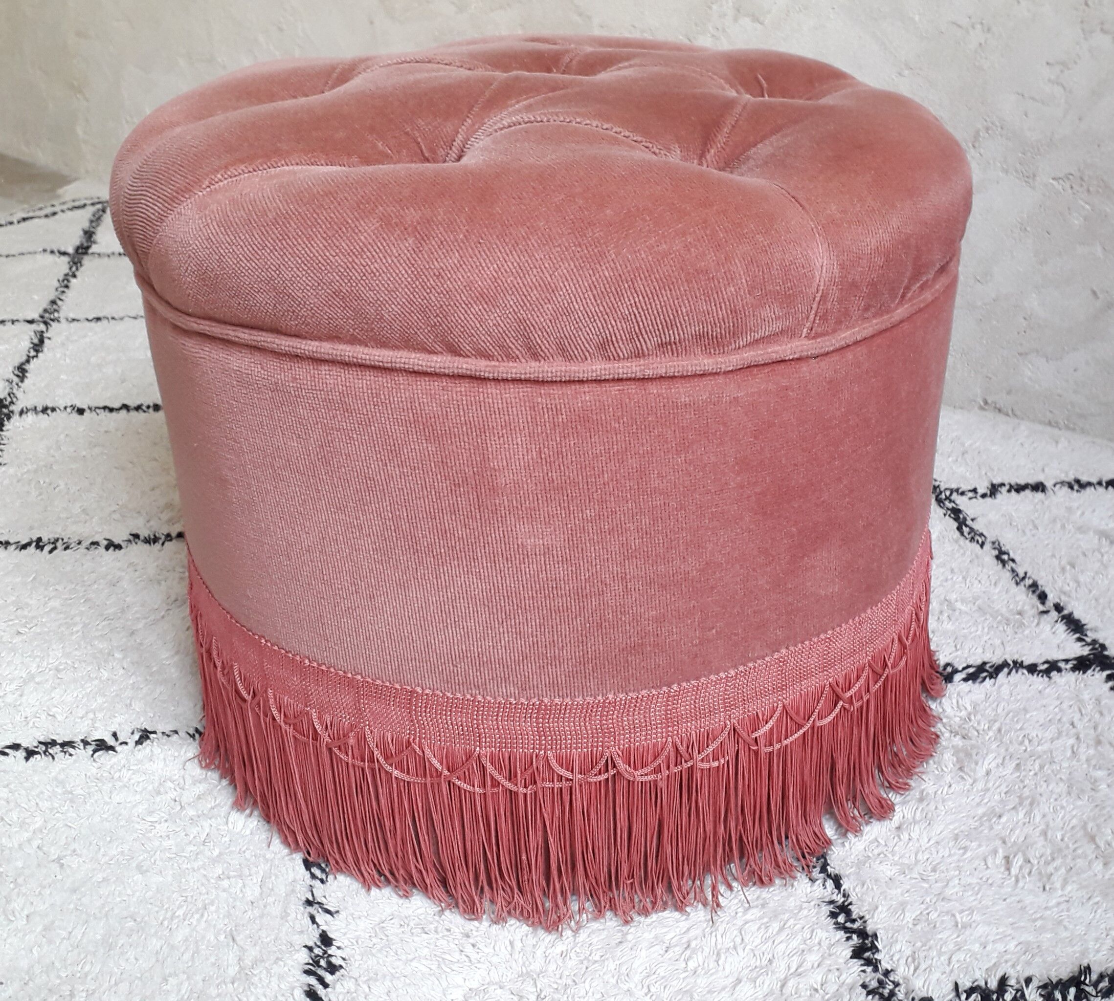 Velvet ottoman padded old pink
