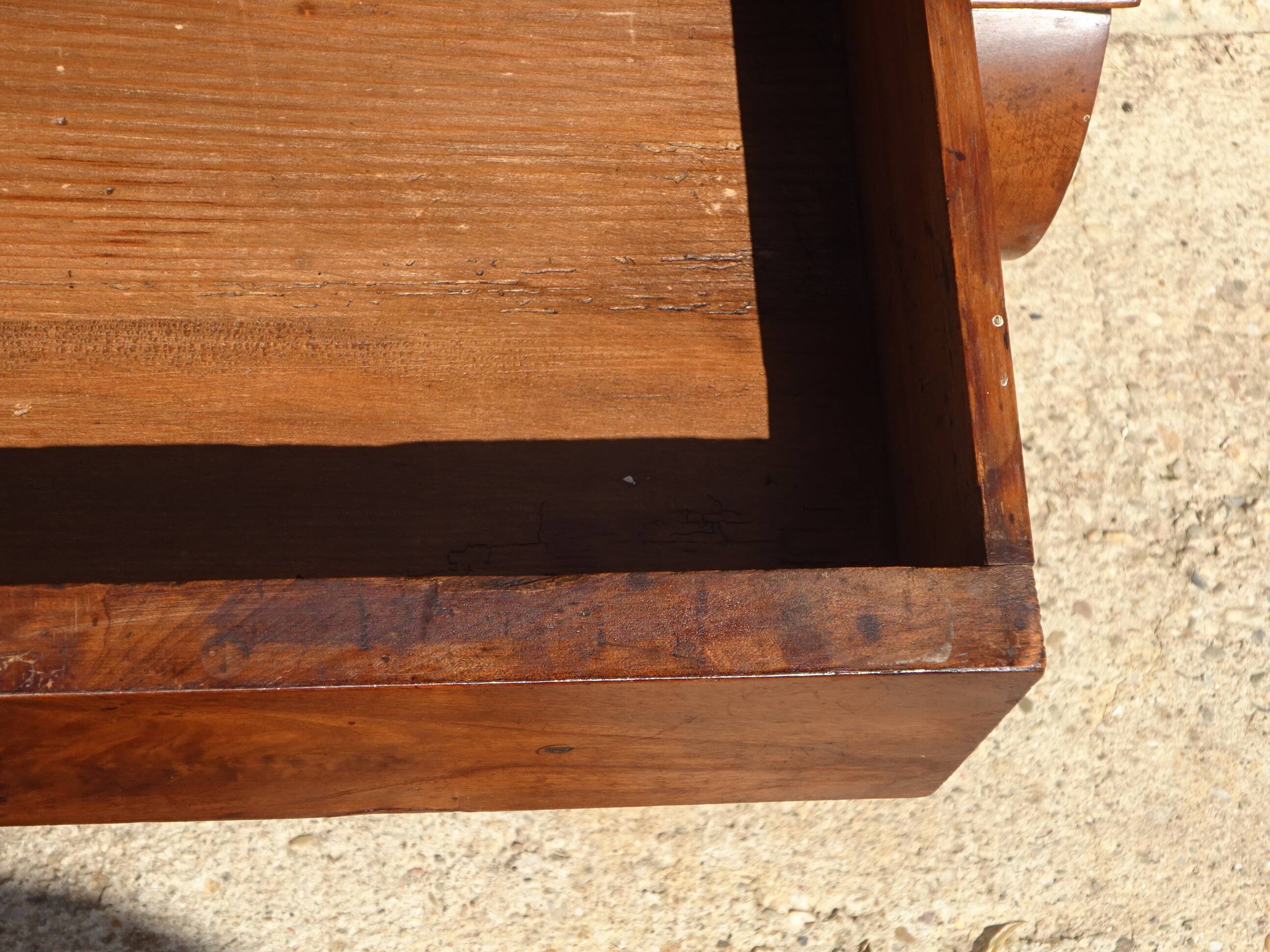 Console époque Restauration, style  Charles X en noyer avec marbre griotte